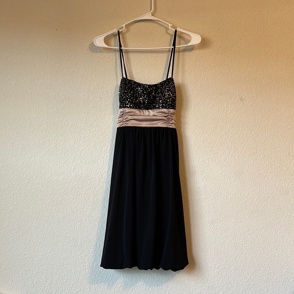 A. Byer Dresses & Skirts - 𝅺A. Byer black dress with sequined top